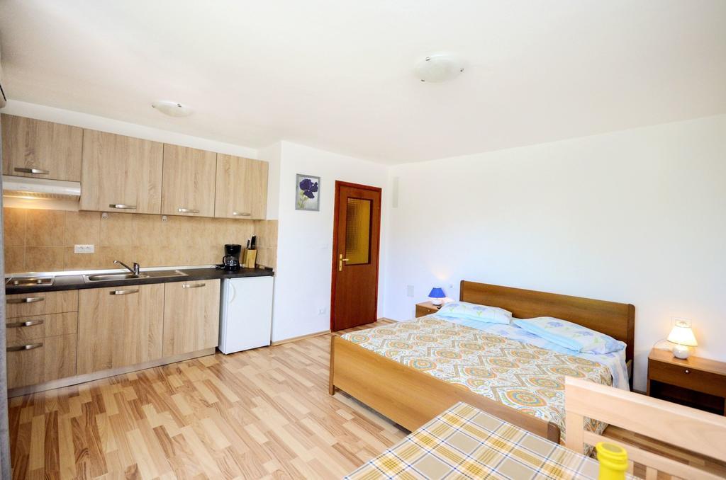 Apartman Apartments Romano *